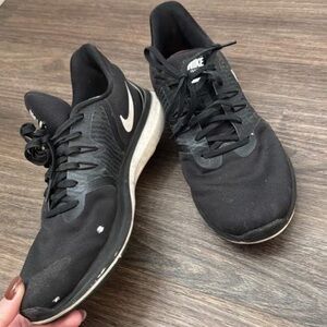 Nike Men's Black and White Sneakers